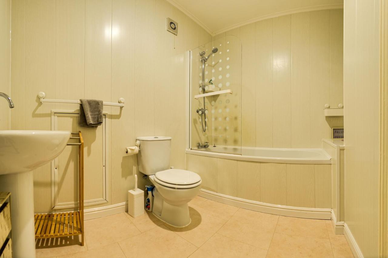 The Whitby Prospect, 2 Bed Apartment With Stunning Views, 2 Mins From Beach Exterior foto