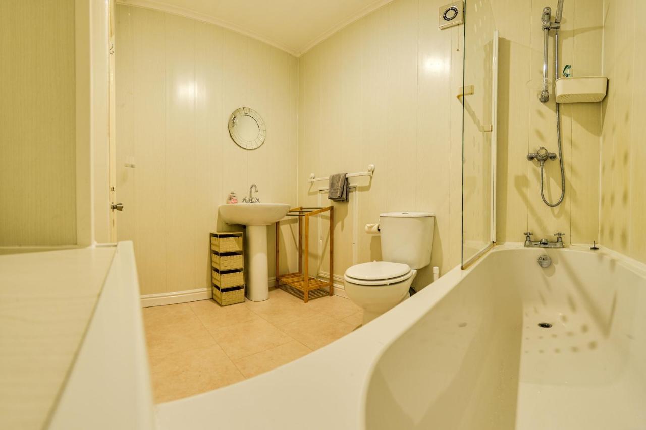 The Whitby Prospect, 2 Bed Apartment With Stunning Views, 2 Mins From Beach Exterior foto